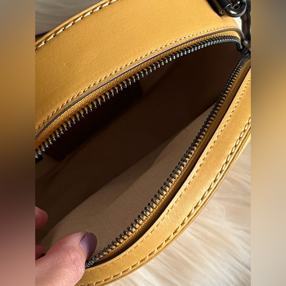 35844 - Coach Canteen Crossbody - Picture 8 of 12